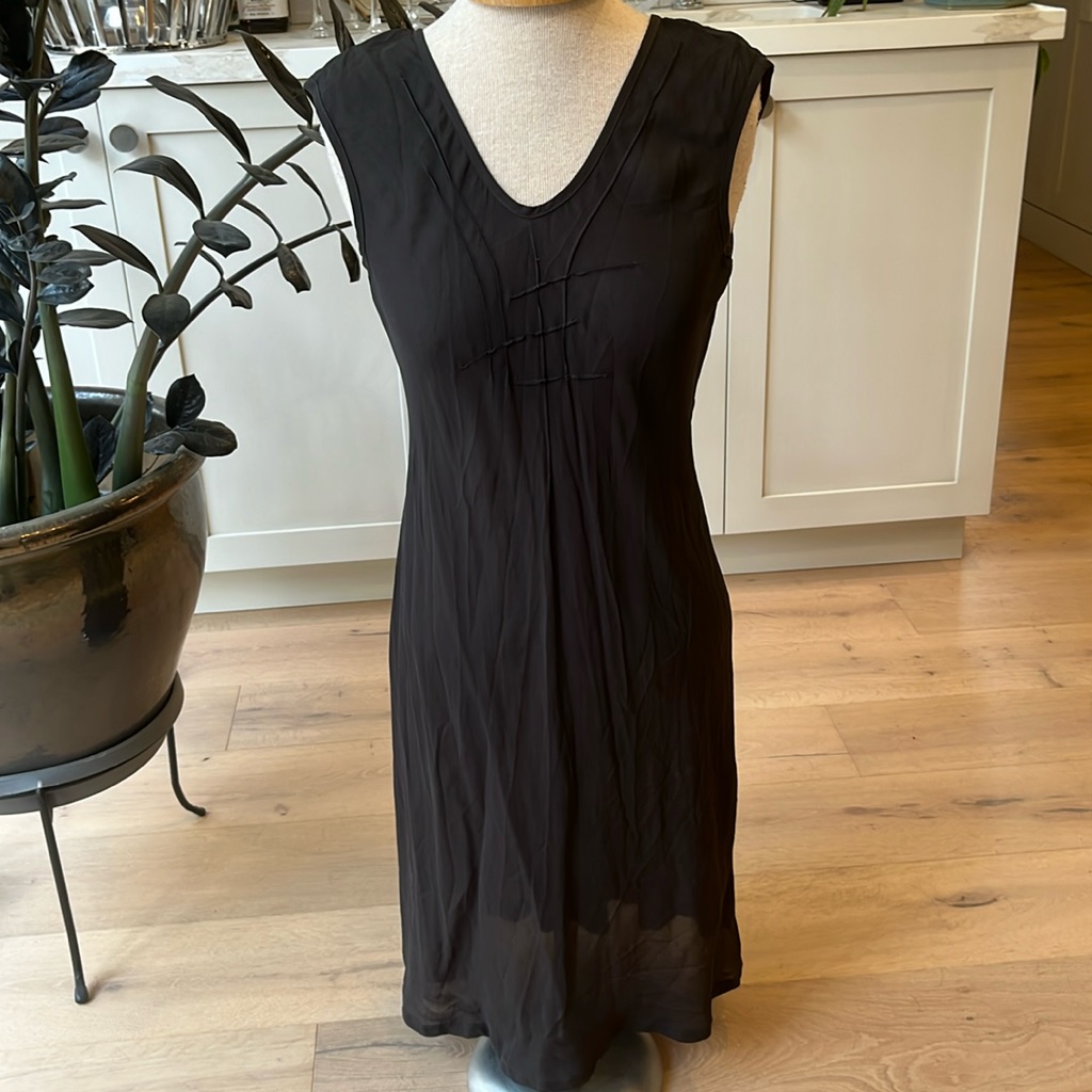 Euc Comrags V Neck Sleeveless Georgette Finish Fabric Dress.